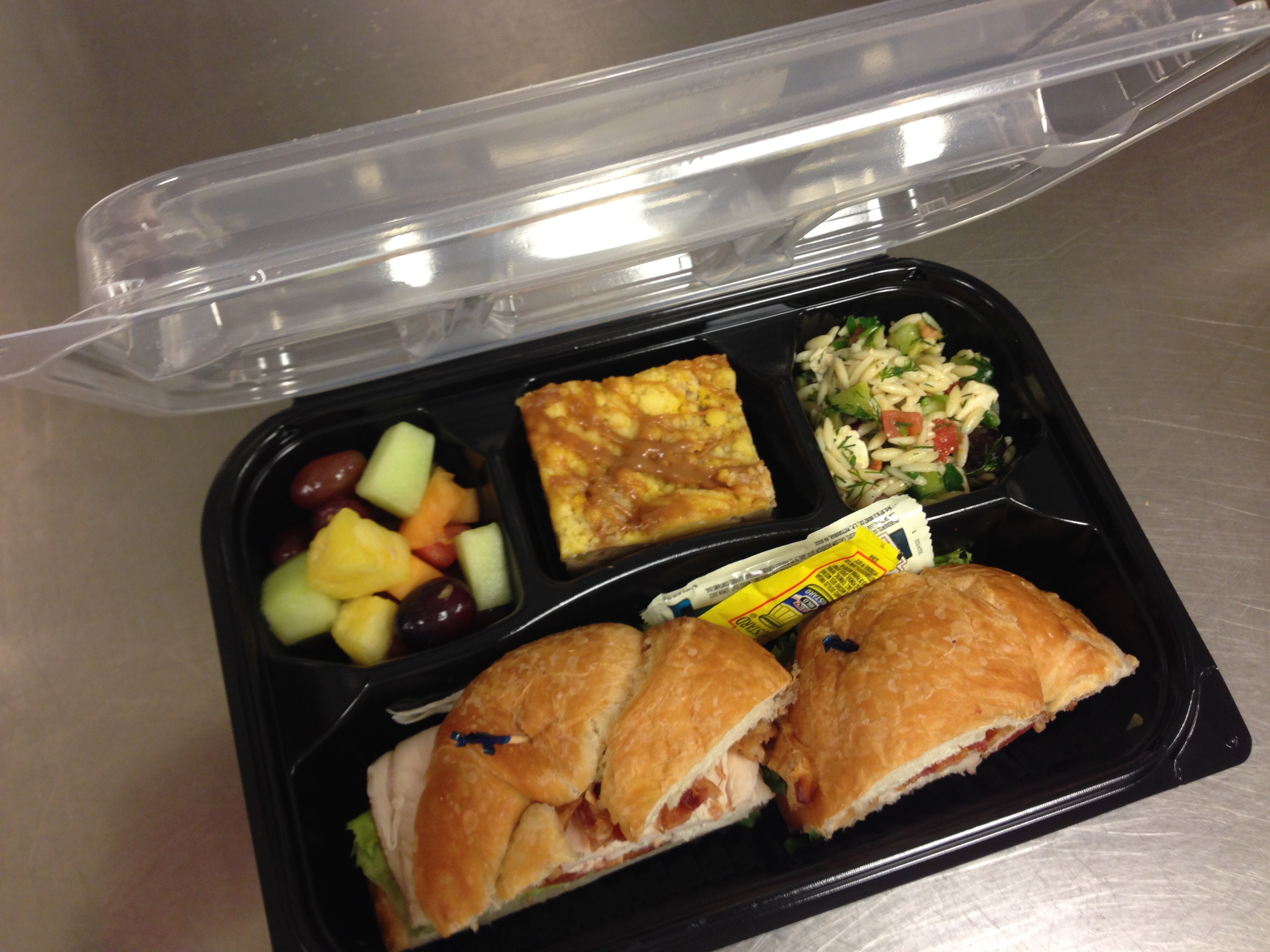 Gourmet Sandwich Lunch Box – Fresh Inspirations